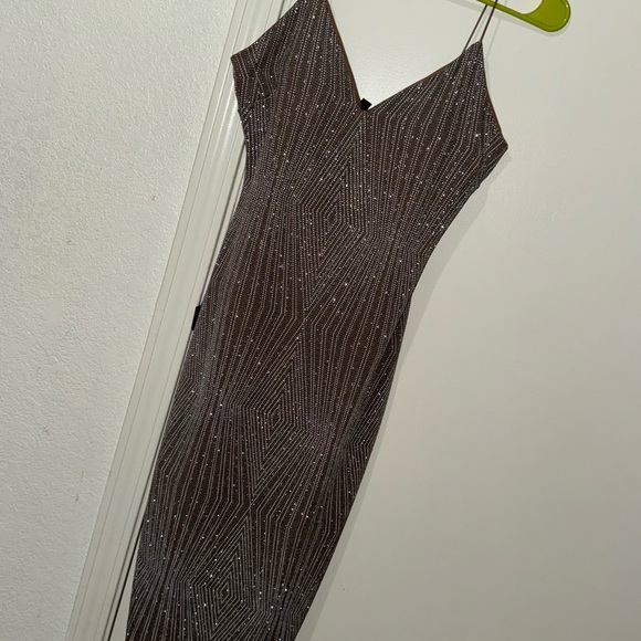 Elegant Brown Evening Dress - Picture 3 of 4